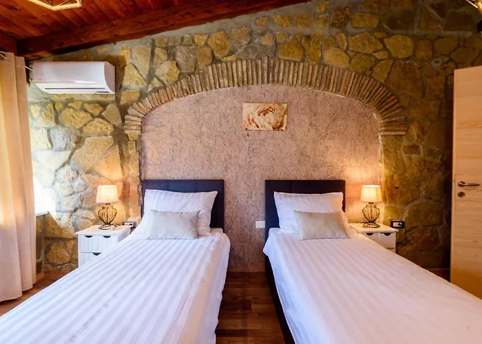 The Hug Of Nature Daire *